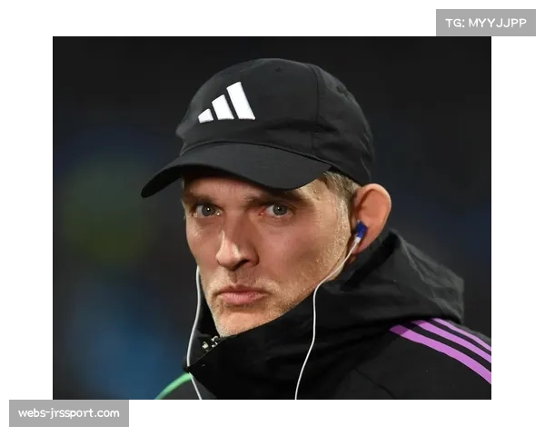 终场哨响，拜仁球员瘫坐草地，图赫尔面色凝重